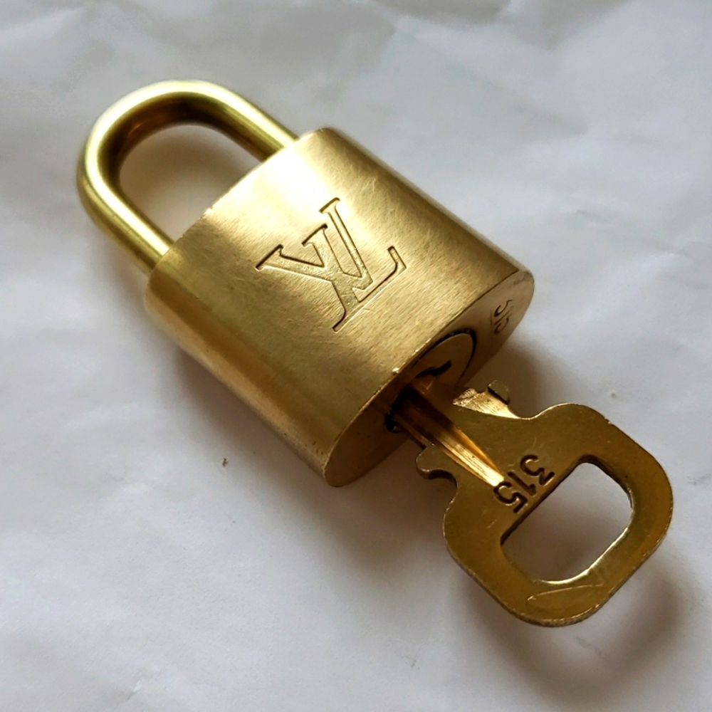 Authentic LOUIS VUITTON Brass Padlock and Key Set #315
